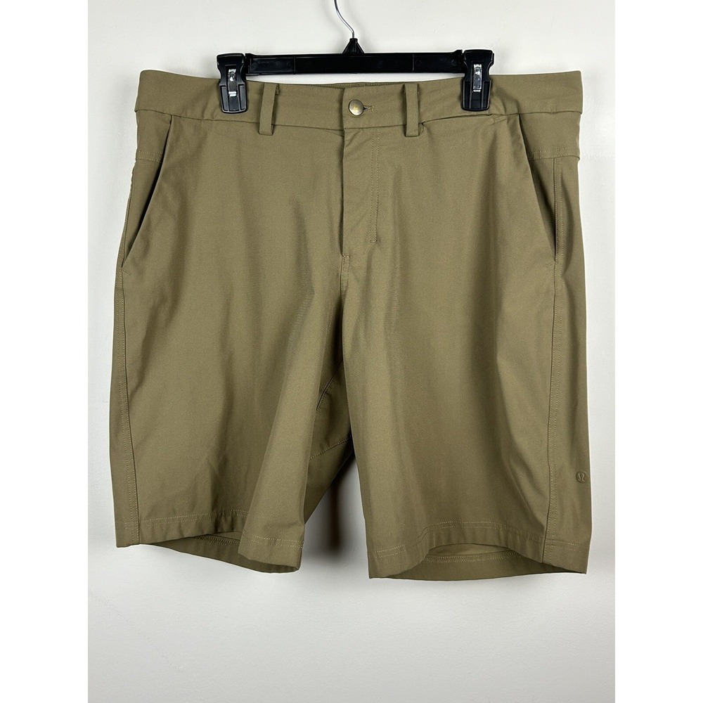 LULULEMON‎ Mens khaki Commission Shorts Size 36 Golf Sport Flat Front Stretch